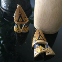 Boucles d'oreilles amazigh bleu triangle en bois