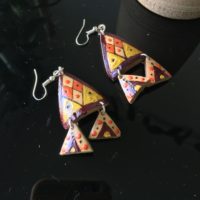 Boucles d'oreilles chaoui grenat triangle en bois